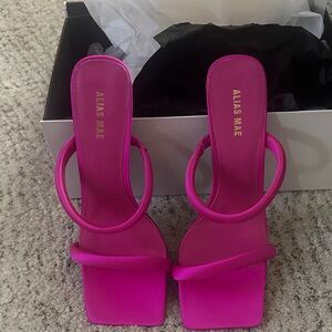 Alias Mae Fuchsia Heels